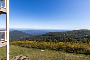 Property grounds - Overlook 05 with Wintergreen Advantage (Wintergreen)