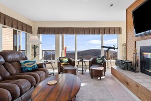 TV, fireplace - Overlook 41 with Wintergreen Advantage (Wintergreen)