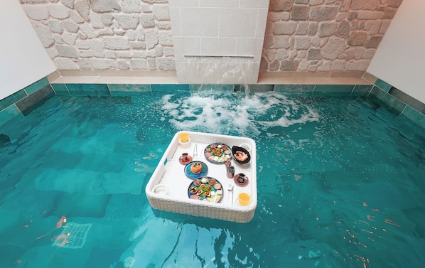 Executive Suite (Relaxing Pool) | Private pool