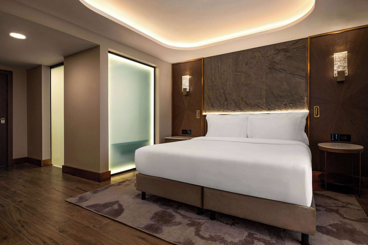1 bedroom, premium bedding, down duvets, memory-foam beds