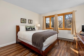 3 bedrooms, internet, bed sheets