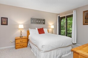 3 bedrooms, Internet, bed sheets - Stoneridge 42 with Wintergreen Advantage (Wintergreen)