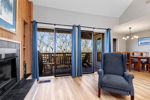 TV, fireplace - Stoneridge 69 with Wintergreen Advantage (Wintergreen)