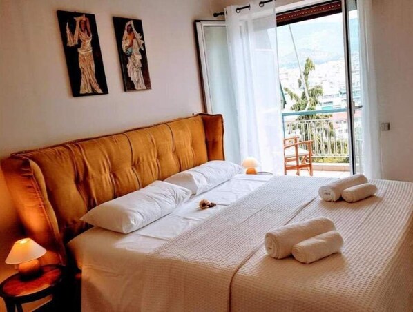 2 bedrooms, desk, iron/ironing board, travel crib