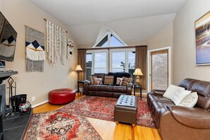 Télévision, cheminée