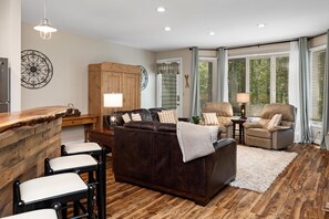 Interior - Trillium Place 01 with Wintergreen Advantage (Wintergreen)