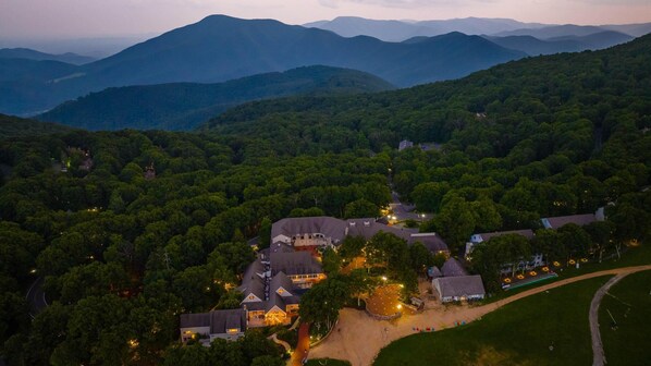 Exterior - Shenandoah Ridge 13 with Wintergreen Advantage (Wintergreen)