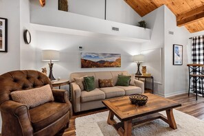 TV - Mountain Inn Lodge 55 with Wintergreen Advantage (Wintergreen)