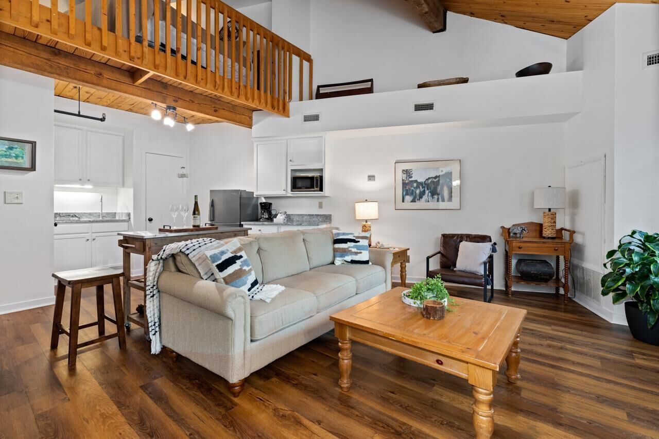 Mountain Inn Lodge 64 with Wintergreen Advantage