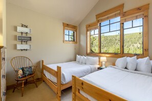 3 sovrum, skrivbord, gratis wi-fi och sängkläder