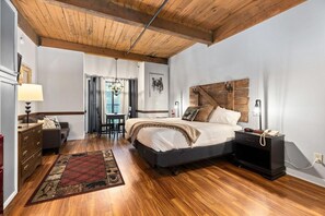 1 bedroom, Internet, bed sheets - Mountain Inn Studio 97 with Wintergreen Advantage (Wintergreen)