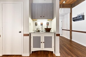 Interior - Mountain Inn Studio 97 with Wintergreen Advantage (Wintergreen)