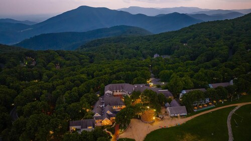 Mountain Inn Studio 97 with Wintergreen Advantage