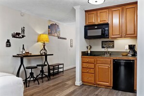 Interior - Timbers Studio 14 with Wintergreen Advantage (Wintergreen)