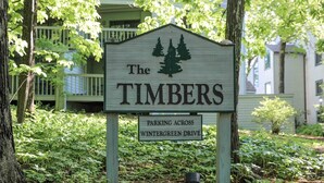Unclassified image, 3 of 20, button - Timbers Studio 38 with Wintergreen Advantage (Wintergreen)
