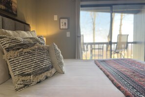 1 bedroom, internet, bed sheets - Timbers Studio 47 with Wintergreen Advantage (Wintergreen)