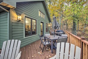 Outdoor dining - Whispering Pines with Wintergreen Advantage (Wintergreen)