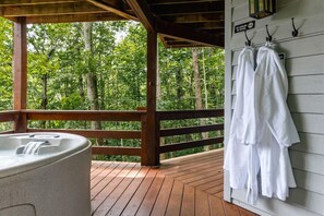 Property grounds - Black Dog Treehouse with Wintergreen Advantage (Wintergreen)