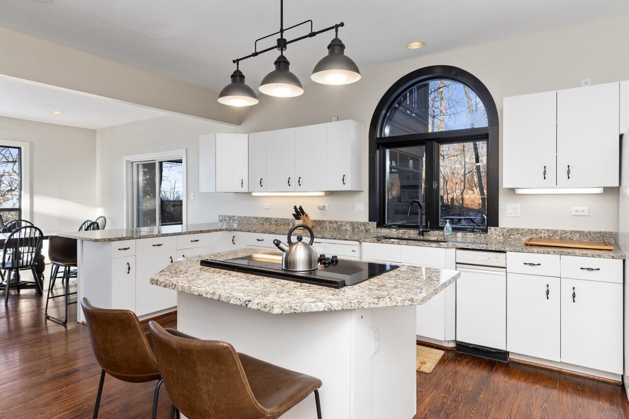 Réfrigérateur, micro-ondes, cafetière/bouilloire