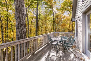 Outdoor dining - Blissful Retreat with Wintergreen Advantage (Wintergreen)