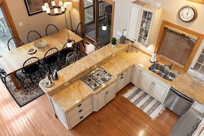 Geladeira, micro-ondas, fogão, cooktop