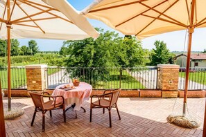 Outdoor dining - Tenuta Regina Wohnung Folaghe Bilocale für 4 Personen (Palazzolo dello Stella)