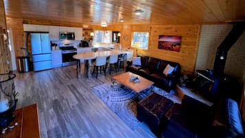 Smart TV, fireplace