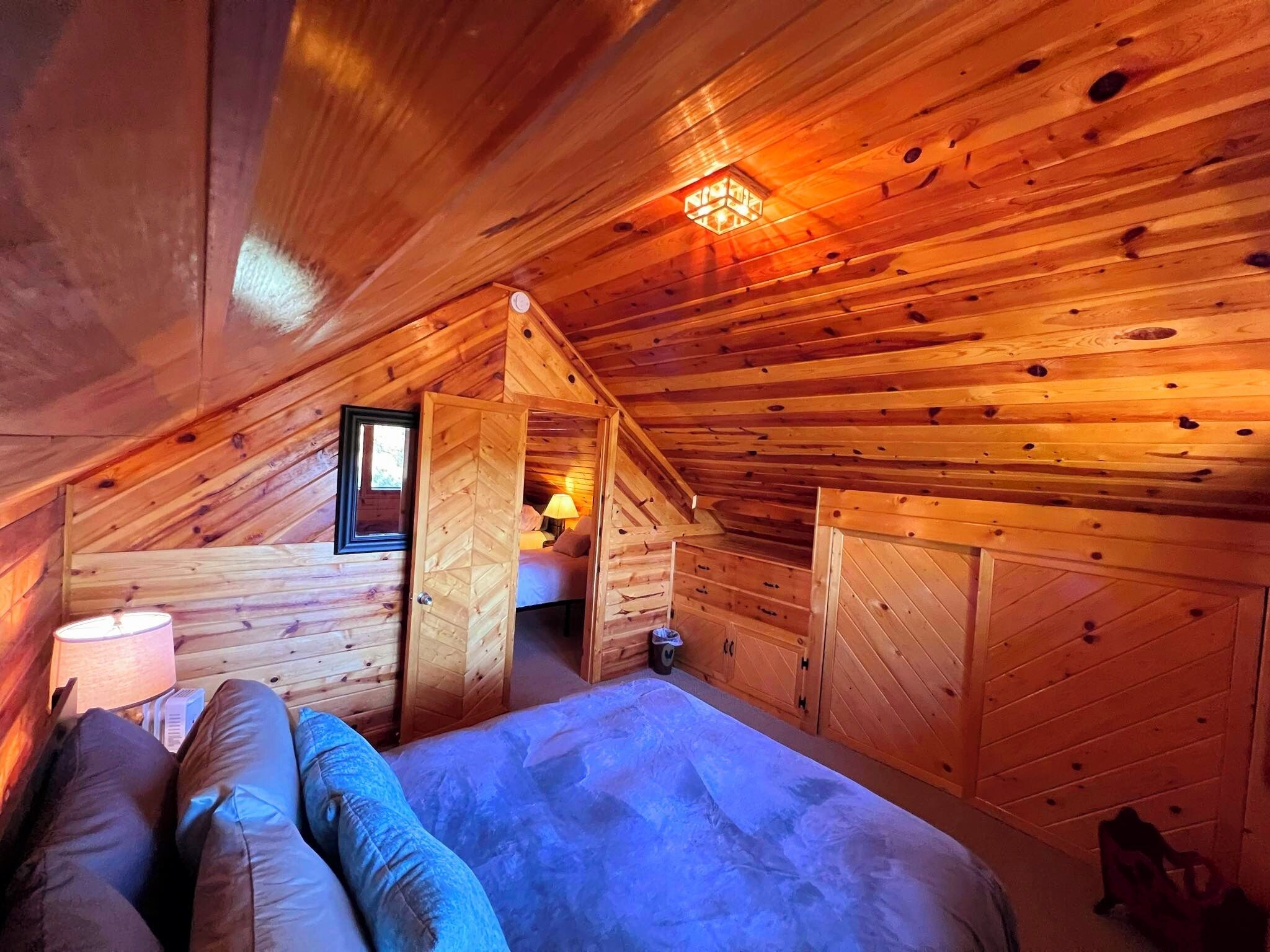 2 bedrooms, travel cot, free WiFi, bed sheets