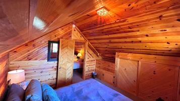 2 bedrooms, travel cot, free WiFi, bed sheets