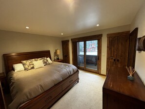 4 Schlafzimmer, Bügeleisen/Bügelbrett, WLAN, Bettwäsche