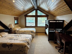 4 bedrooms, iron/ironing board, WiFi, bed sheets - Luxury condo perfectly located in Cavanaugh Bay! Fully furnished!  (Coolin)