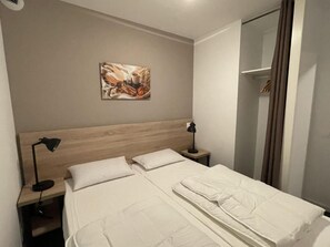 WiFi, bed sheets