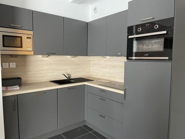 Fridge, microwave, oven, dishwasher