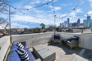 Property grounds - HTX Downtown Skyline Townhome: Stunning Deck View (Houston)