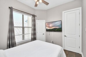 3 bedrooms, iron/ironing board, WiFi, bed sheets
