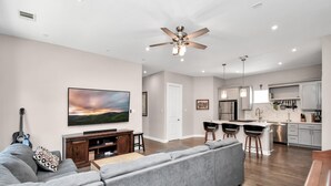 Living area - HTX Downtown Skyline Townhome: Stunning Deck View (Houston)