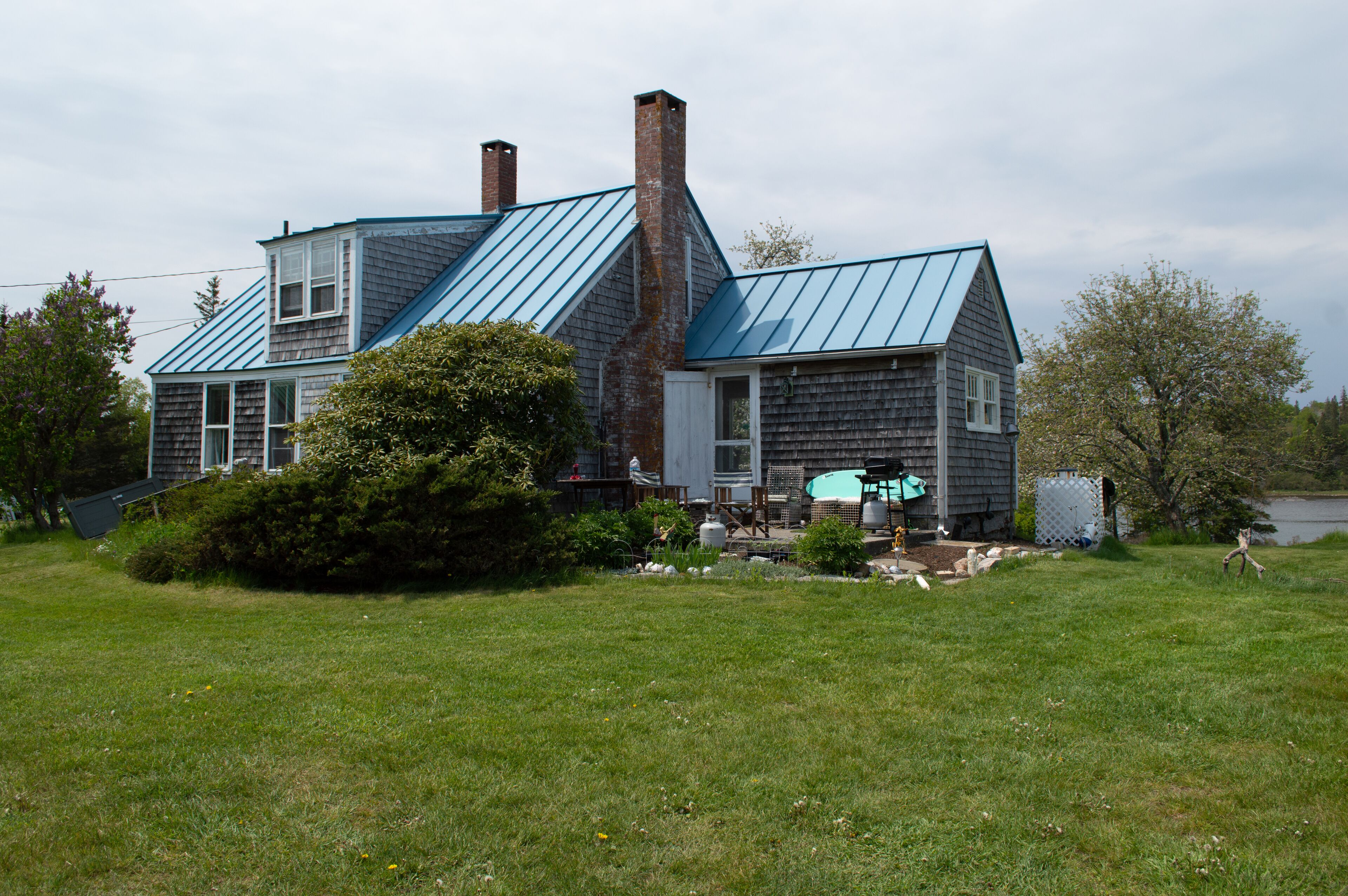 Historic Cottage on Secluded Cove, with kayak, canoe and private ocean access.