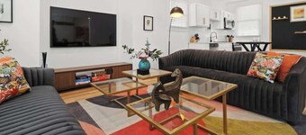 Spacious Detroit Retreat • Sleeps 16 • Parking
