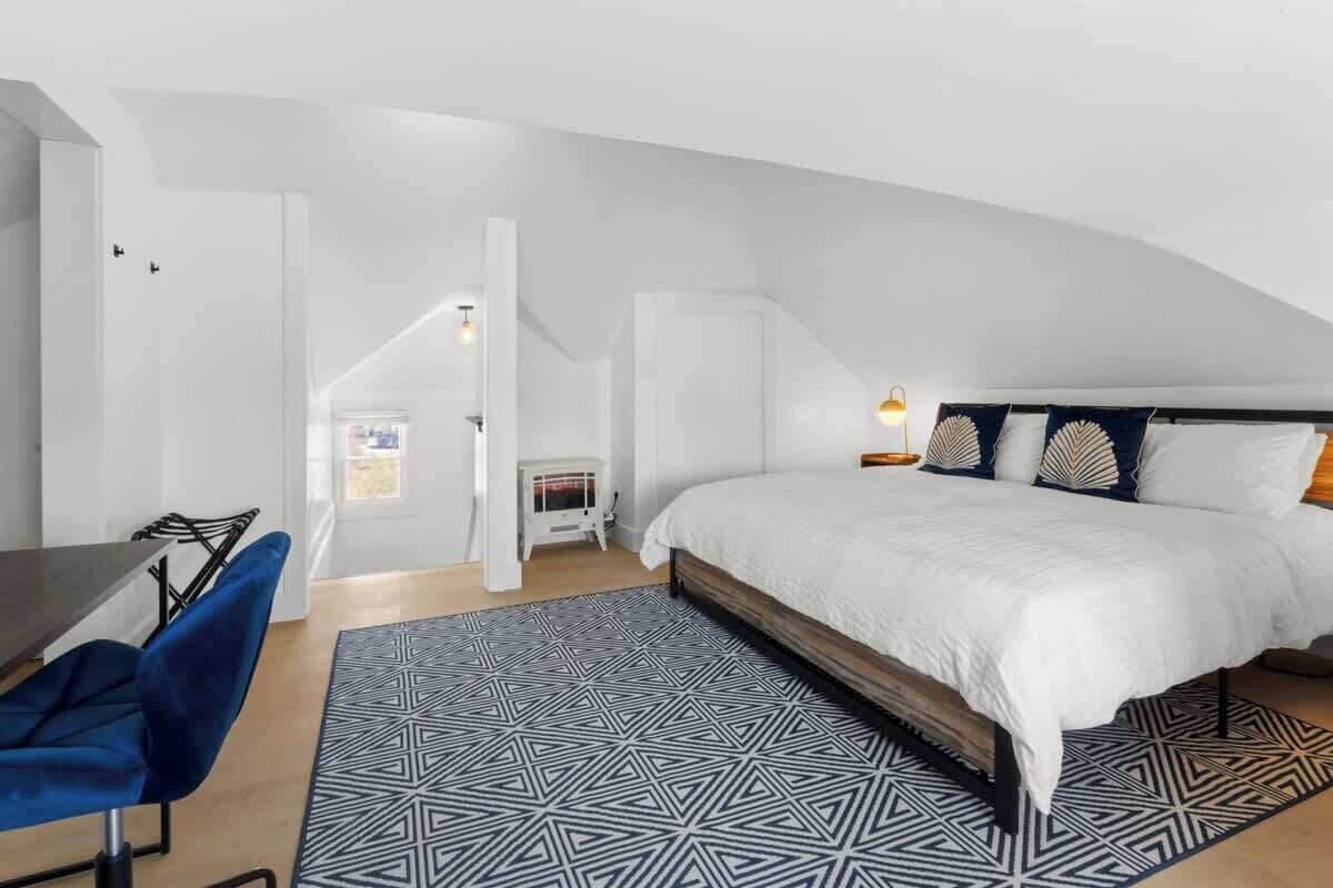 Iron/ironing board, travel crib, WiFi, bed sheets