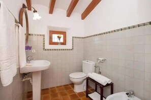 Bathroom - Villa Sylvia, a beautiful house with a pool and garden (Pollensa)