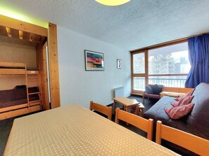 Living area - 50m from ski slopes, 5th floor, balcony, tv, 40m², Les Arcs (Les Arcs)
