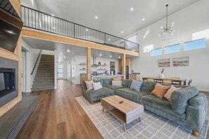 Smart TV, fireplace, offices - The Grove-River Cabin •Hot Tub• Near Bryce & Zion (Hatch)