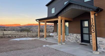 The Grove-River Cabin •Hot Tub• Near Bryce & Zion