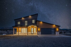 Exterior - The Grove-River Cabin •Hot Tub• Near Bryce & Zion (Hatch)