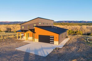 Exterior - The Grove-River Cabin •Hot Tub• Near Bryce & Zion (Hatch)