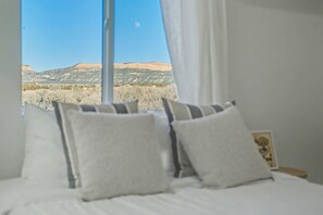 3 عدّة غرف نوم ومكواة/لوح كي وسرير سفر وواي فاي