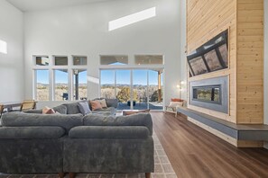 Smart TV, fireplace, offices - The Grove-River Cabin •Hot Tub• Near Bryce & Zion (Hatch)