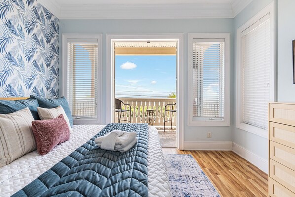 5 bedrooms, iron/ironing board, WiFi, bed sheets