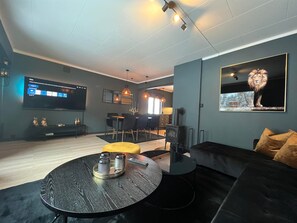 Deluxe Villa | Living area | Flat-screen TV - Rjukan Sentrum Apartment NO 1 (Tinn)