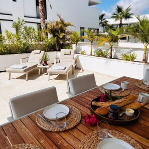 屋外ダイニングエリア